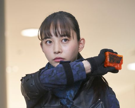井桁弘恵さん22歳_1