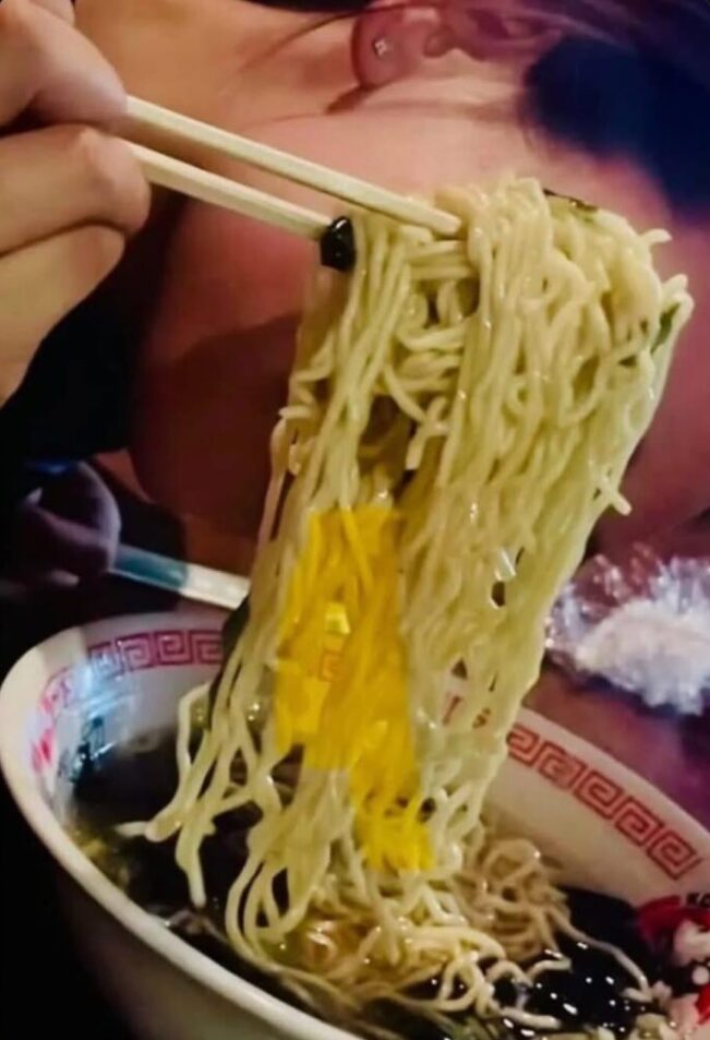 内田梨瑚ラーメン画像
